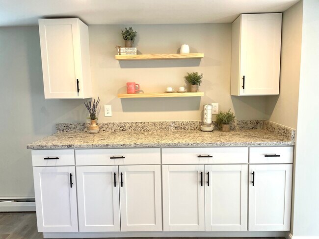 Coffee Bar - 84 Tuttle Ln Unit B