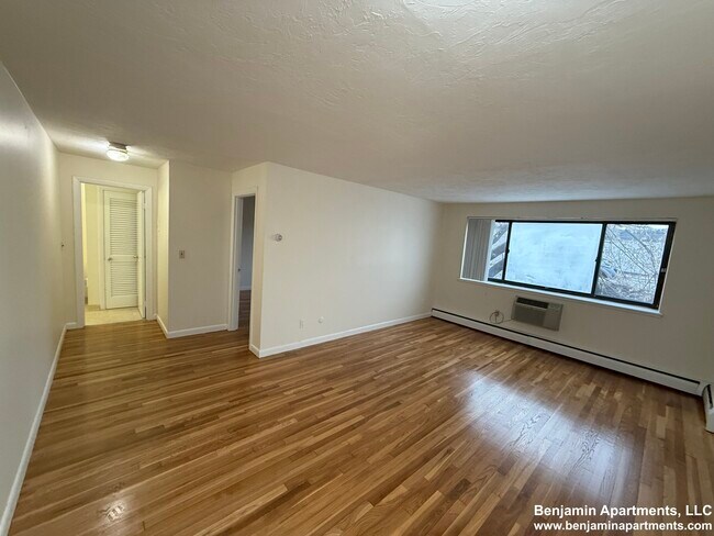 Building Photo - 116 Dustin St Unit 22