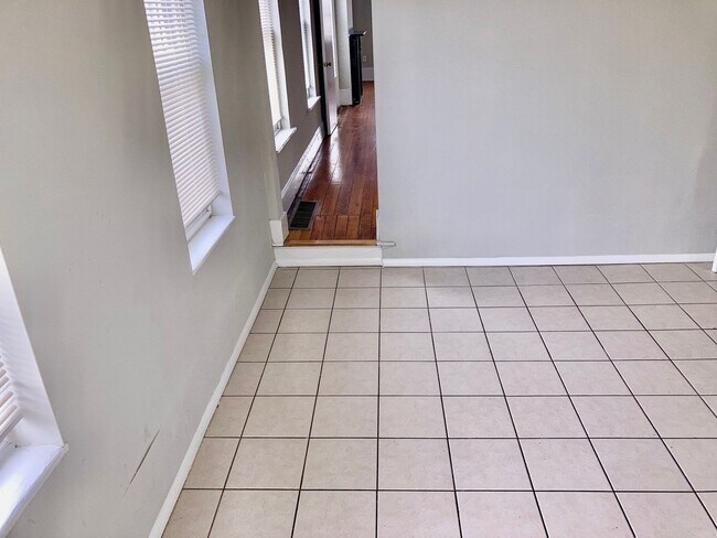 Photo - 2635 E Lehigh Ave Unidad #2