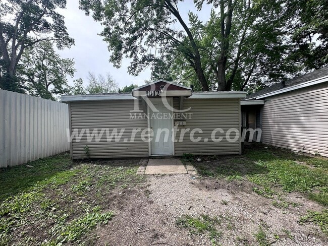 Building Photo - 1012 May-