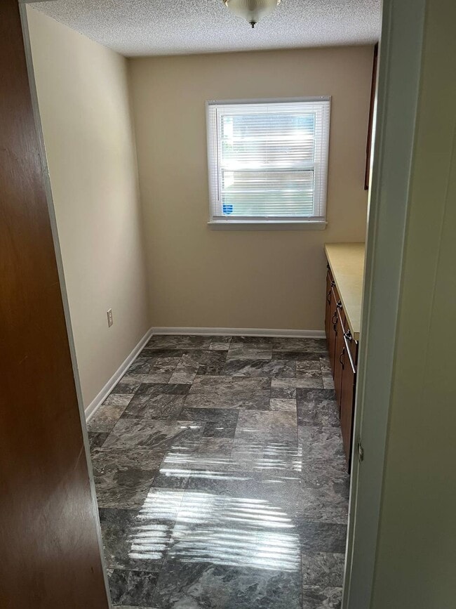 Photo - 302 Satterwhite Dr