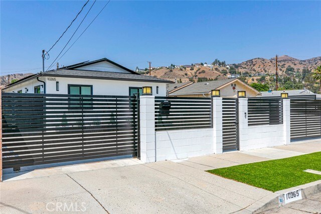 Photo - 10265 Strathern St