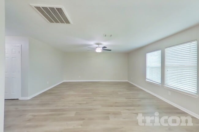 1115 Desert Springs Ln