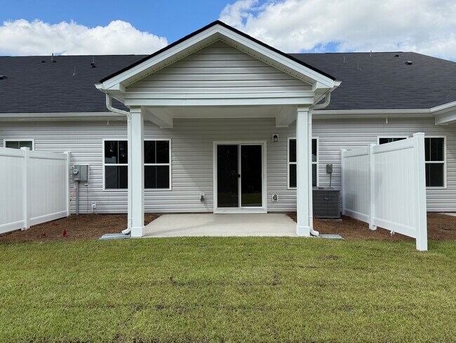 Photo - 1033 Arborwood Ln SW