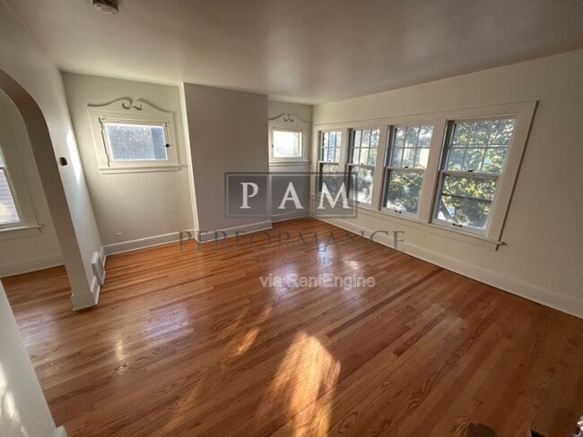 Photo - 1528 N Hawley Rd