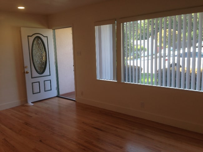 Photo - 298 Ramona Dr