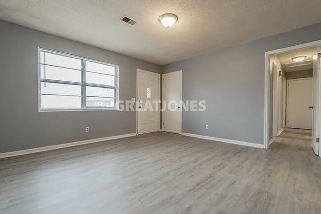 Photo - 428 W Lakeside Ave