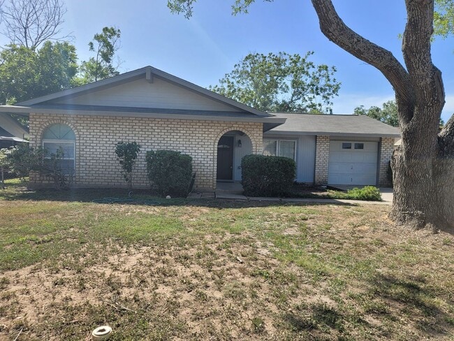Building Photo - Spacious 4 Bedroom Ranch Rental