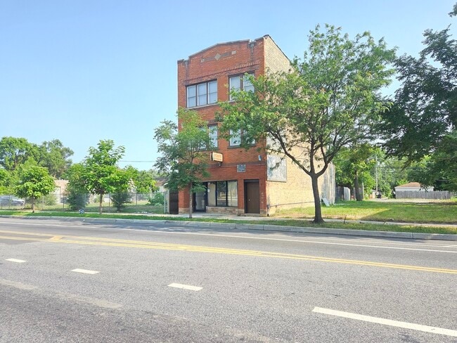 Building Photo - 1943 W 63rd St Unit 3