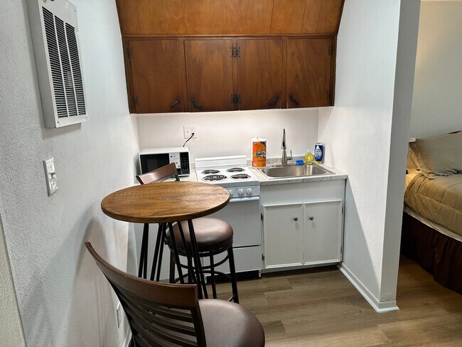 Photo - 1708 Holloman Dr Unit Apt. 9