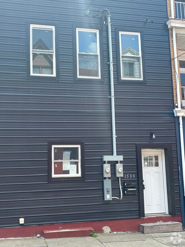 Building Photo - 1539 Lowrie St Unit 2 Rental