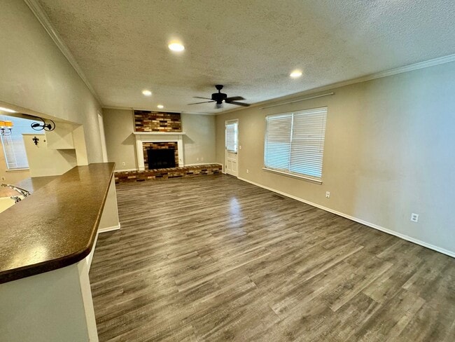 Photo - 3 bed 2 bath house with garage
