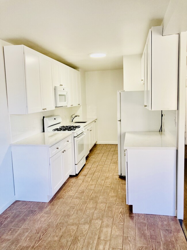 Building Photo - 48 Davis Ave Unit 2G