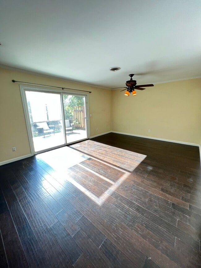 Photo - Three Bedrooms Two Bathrooms in Lakeside