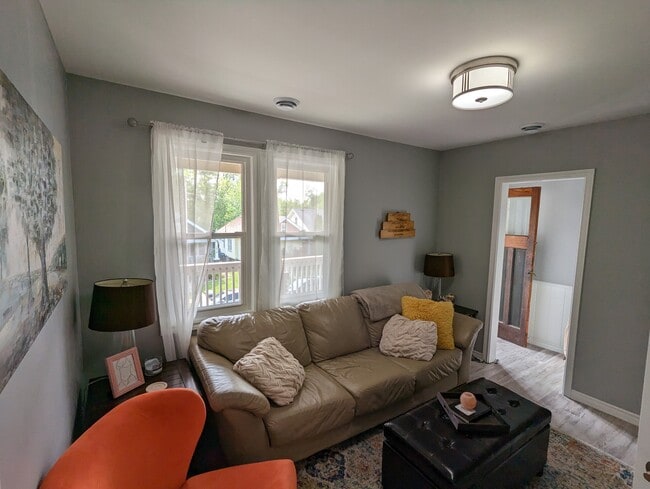 Photo - 1542 York St Unit Upper (1)