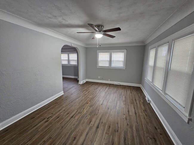 Photo - 614 W Gramercy Ave