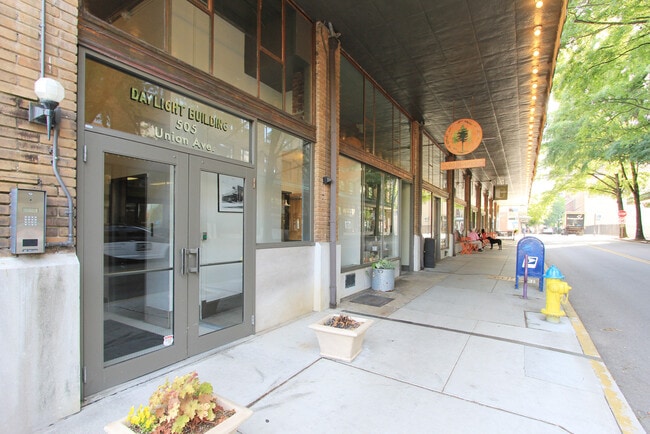 Building Photo - 505 Union Ave Unit 112