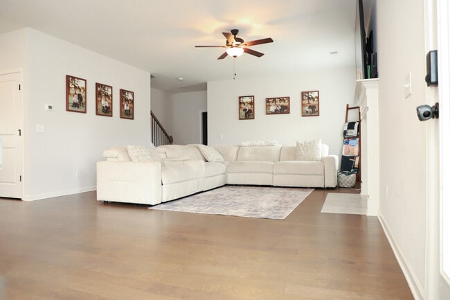 Photo - 810 Tiger Trl