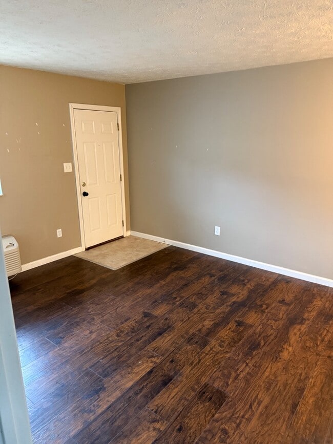 Photo - 116 W Zupan St