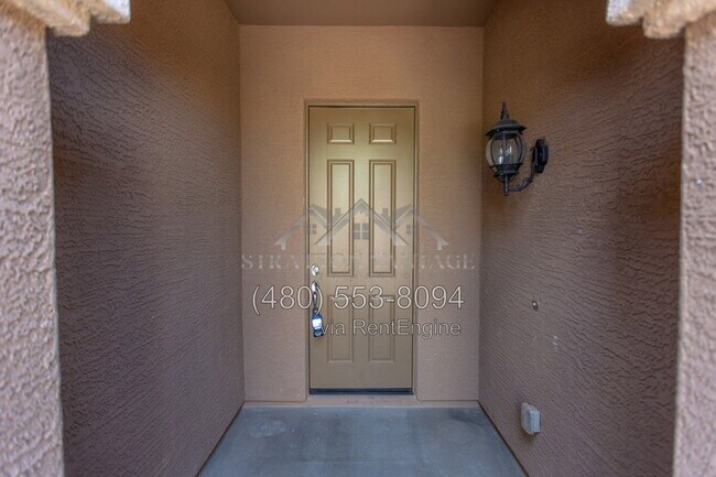 18295 W Saguaro Ln