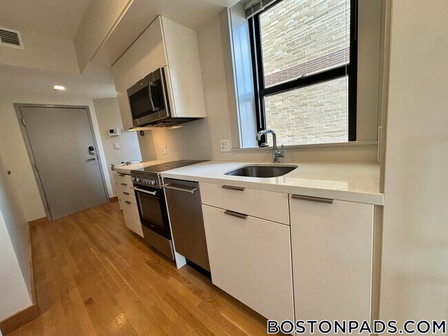 Photo - 115 Mt Auburn St Unit 41