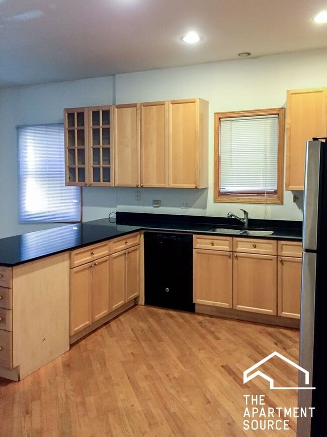 Building Photo - 2737 N Wayne Ave Unit 1N