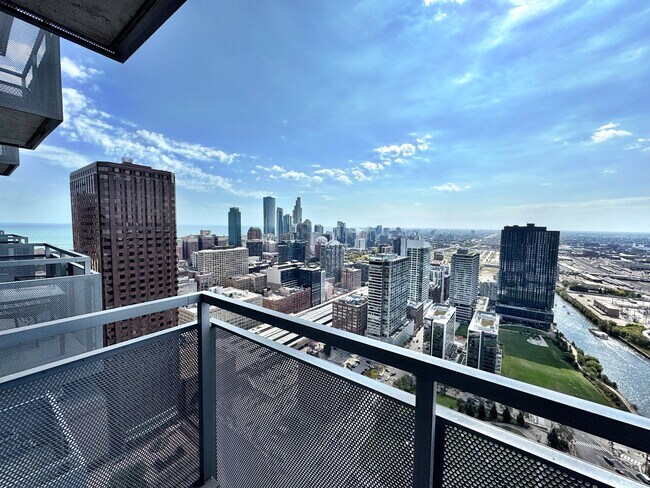 Photo - 235 W Van Buren St Unidad 4207