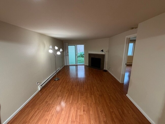 Photo - Bellevue/Factoria 2bd 1bath Condo for Rent! Unit F104