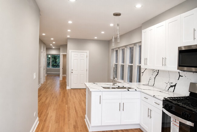 Photo - 10919 S King Dr
