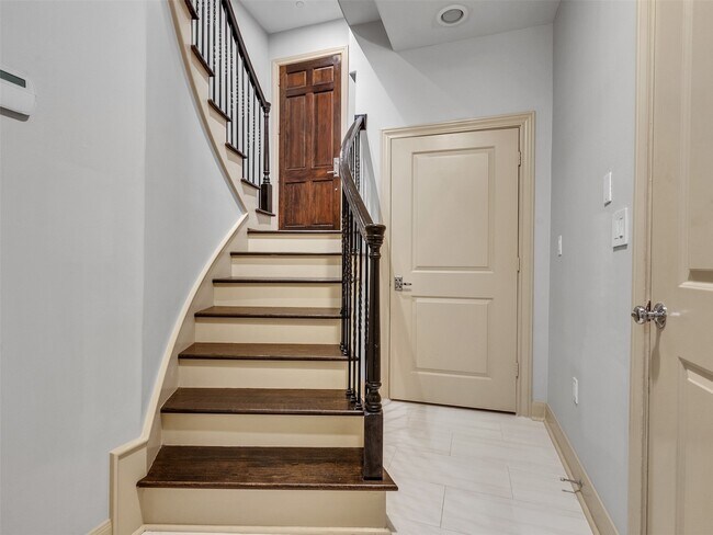 Photo - 1910 Summer St