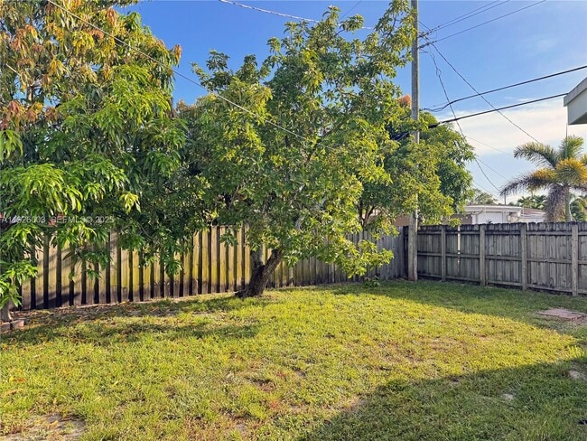 Photo - 1400 N 70th Way