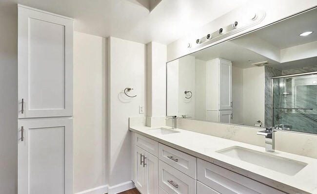 Photo - 1036 S Serrano Ave