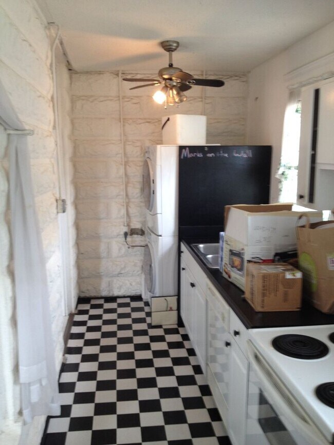 Photo - 2220 Barnard St Unit B