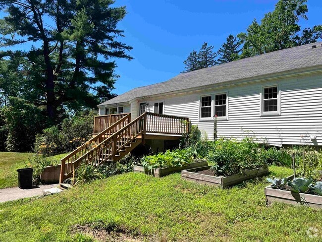 Building Photo - 28 Old Wolfeboro Rd Unit 3 Rental