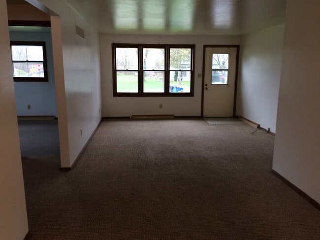 Photo - 1347 Hastings St