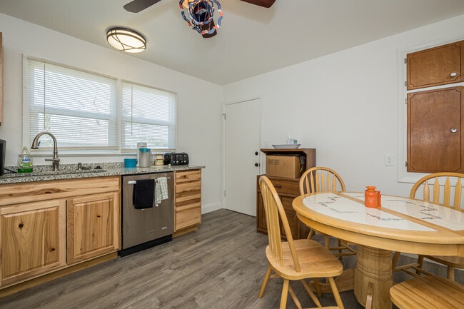 Photo - 1002 Hot Springs Ave