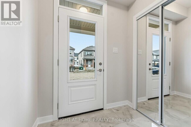 Photo - 290 Les Emmerson Dr