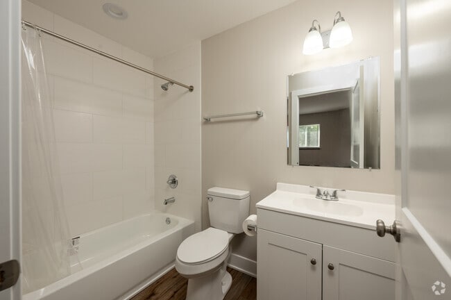 2BR, 2BA - 950SF - Primary Bathroom - Auburn West Apartments