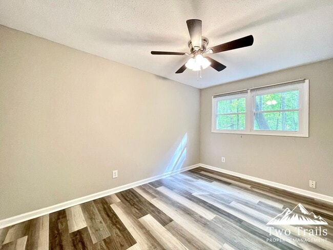 Photo - 555 Finley Cove Rd Unit B
