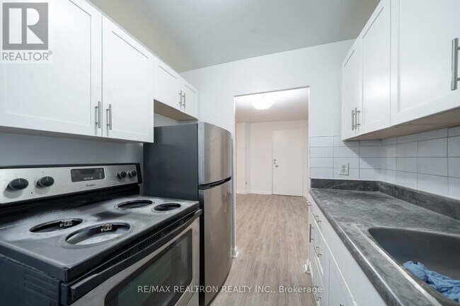 Photo - 77 Erskine Ave Unit M7