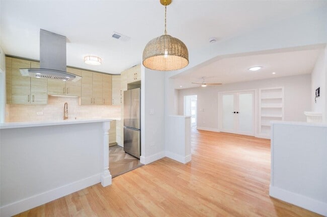 Building Photo - 810 81st St Rental