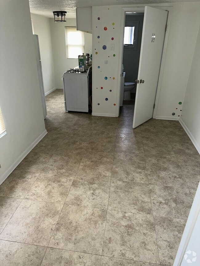 Building Photo - 1311 Bingham St Rental