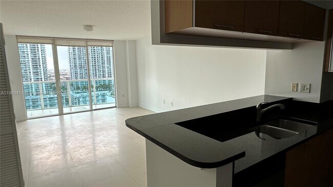 Photo - 31 SE 5th St Unit 500 Brickell condo