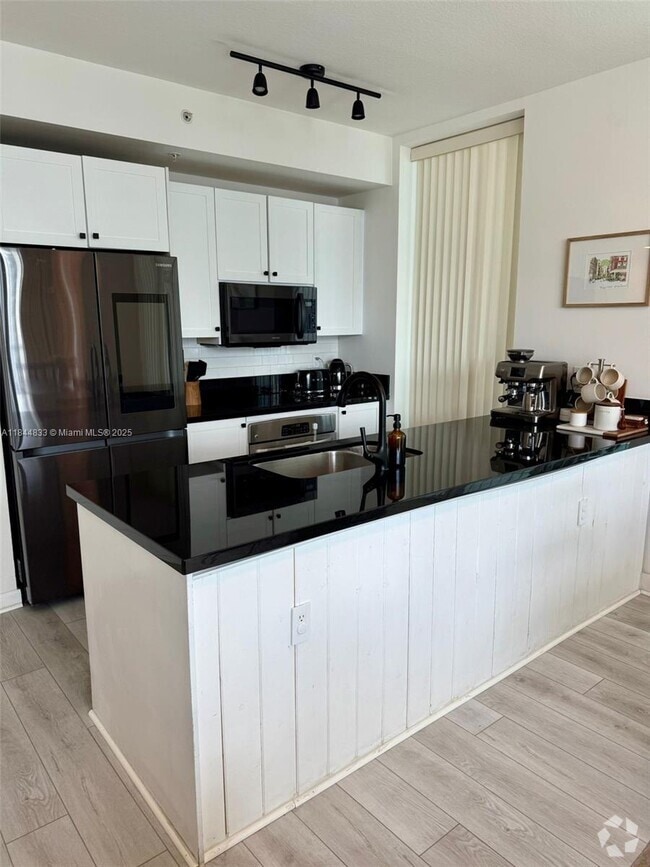 Building Photo - 79 SW 12th St Unit 3207-S Rental