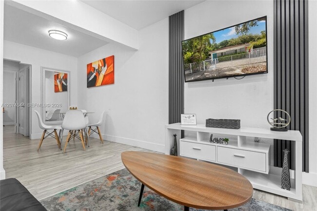 Photo - 5478 NW 1st Ave Unidad 5480