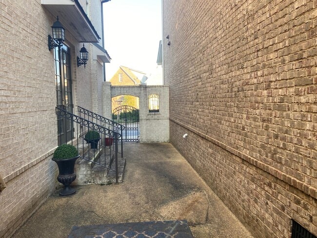 Photo - 4BR/4.5BA Furnished Townhome For Rent