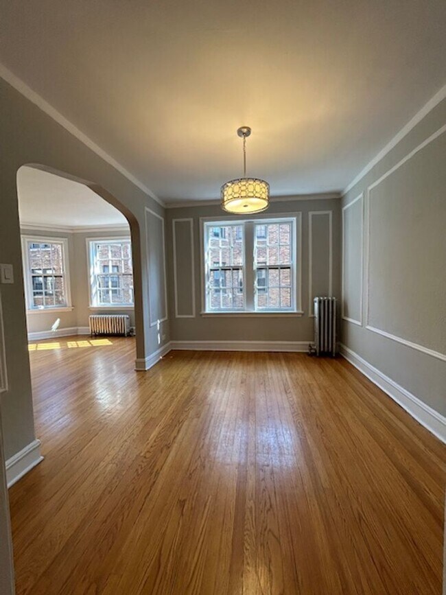 Photo - Desirable Ravenswood One Bedroom/One Bathroom ~ Heat Included Unit 4881-2B