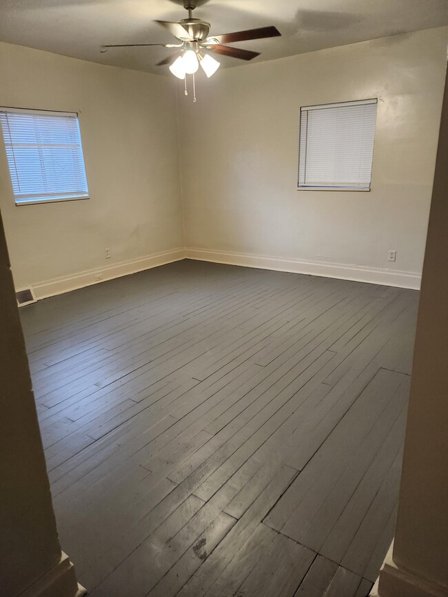 Building Photo - 522 Center St Rental