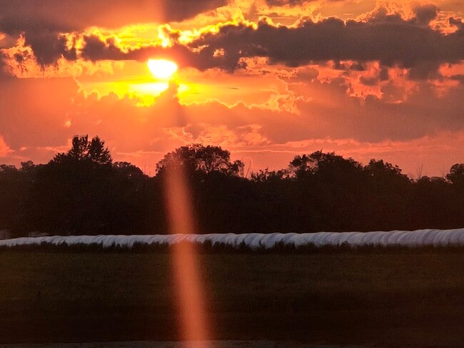 Building Photo - 906 Allen Dr Unit Triway