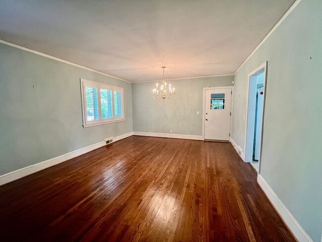 Photo - Charming 5 Bedroom Home Close to Everything!